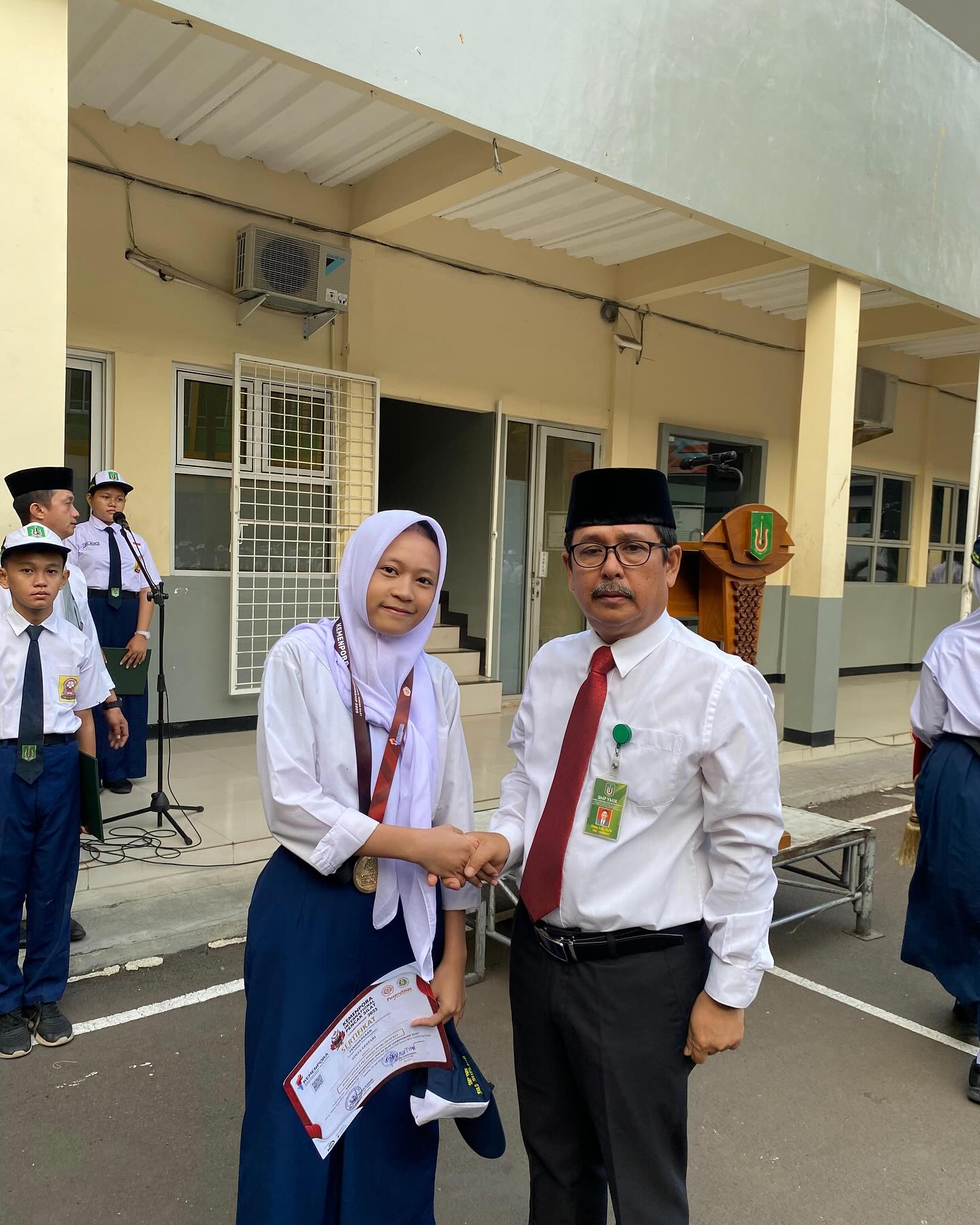 Sinta Lestari SMP YMIK Juara 1 Kelas D Pra Remaja Putri (39–42 kg) KEMENPORA International Pencak Silat Championship 2025