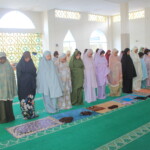 Menjaga Ibadah di Tengah Kegiatan Perkemahan: Murid SMP YMIK Laksanakan Shalat Asar Berjamaah